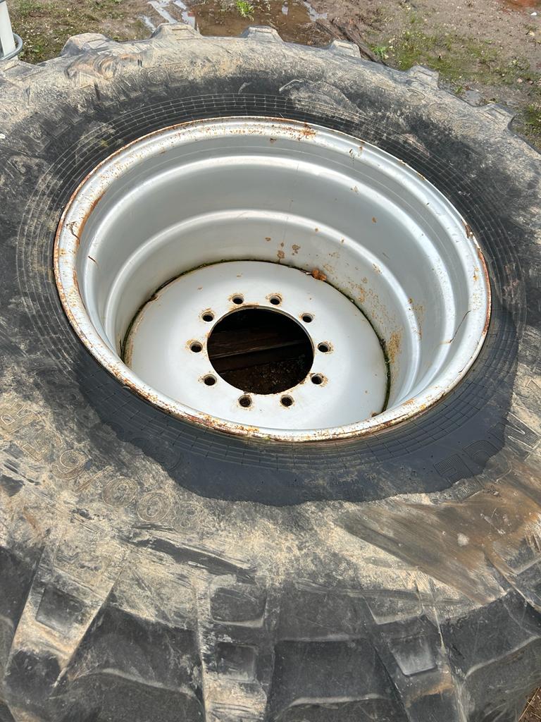 Woodacre Park Farms 800/65R32 (30.5R32) Alliance Tyres + Rims