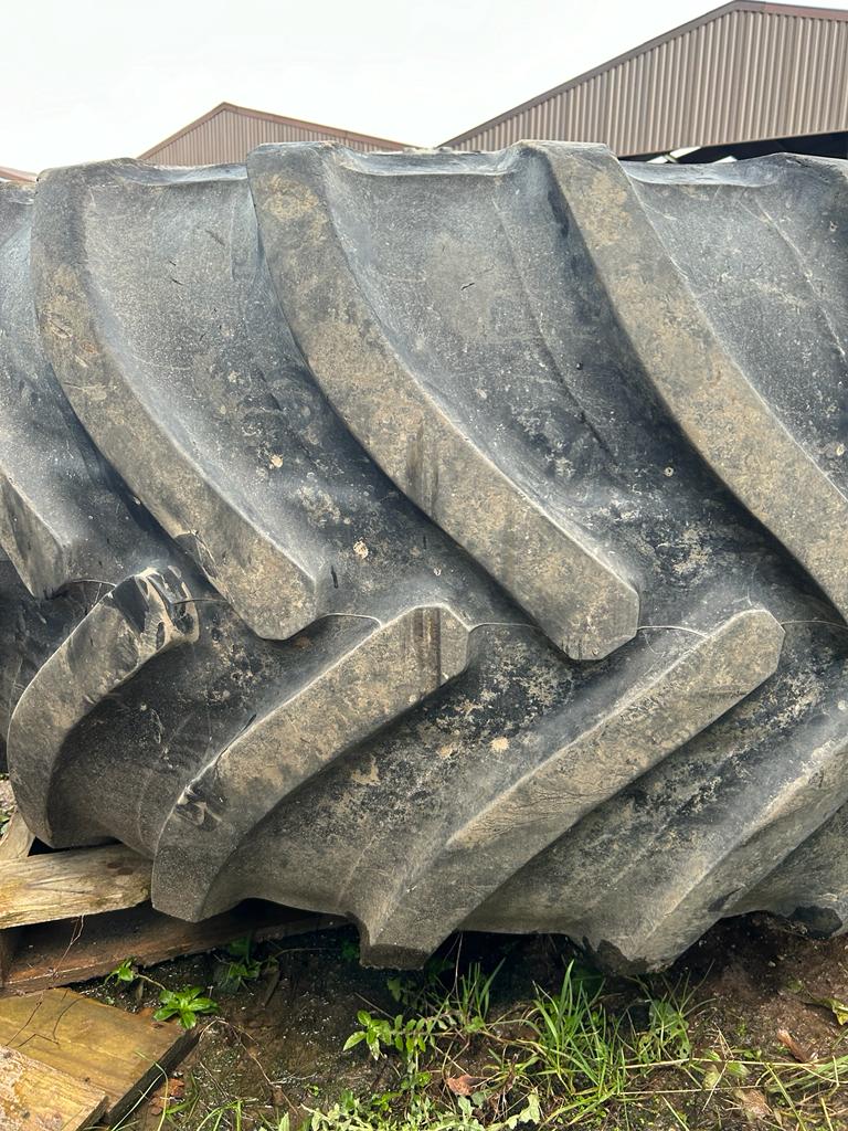 Woodacre Park Farms 800/65R32 (30.5R32) Alliance Tyres + Rims