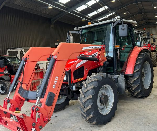 Massey Ferguson 5455 + Loader