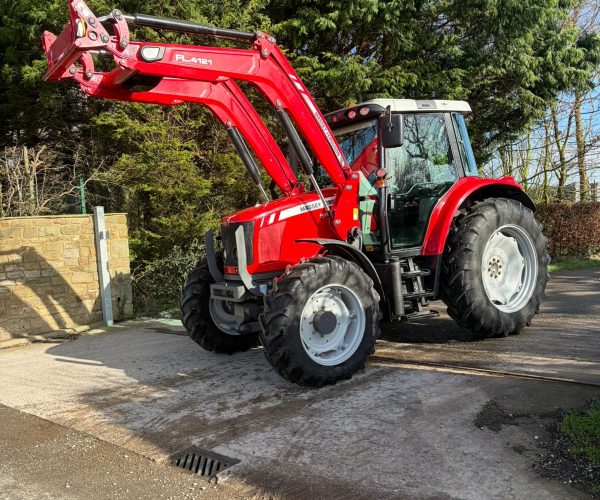 Massey Ferguson 5460 + Loader