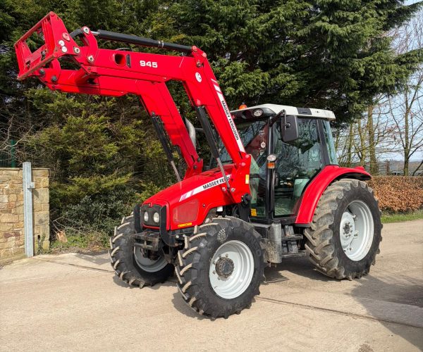 Massey Ferguson 5455 + Loader