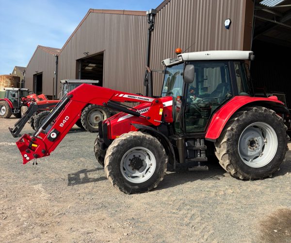 Massey Ferguson 5455 + Loader