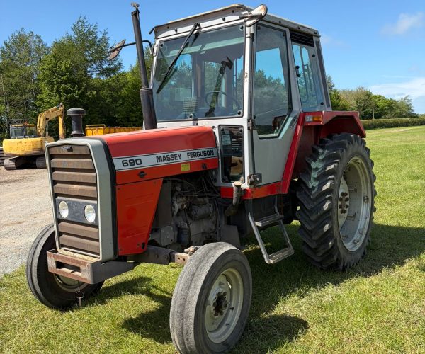 Massey Ferguson 690