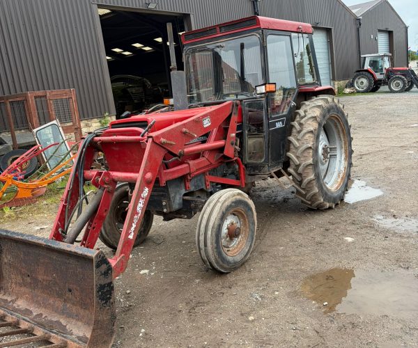 Case International 885 + Loader
