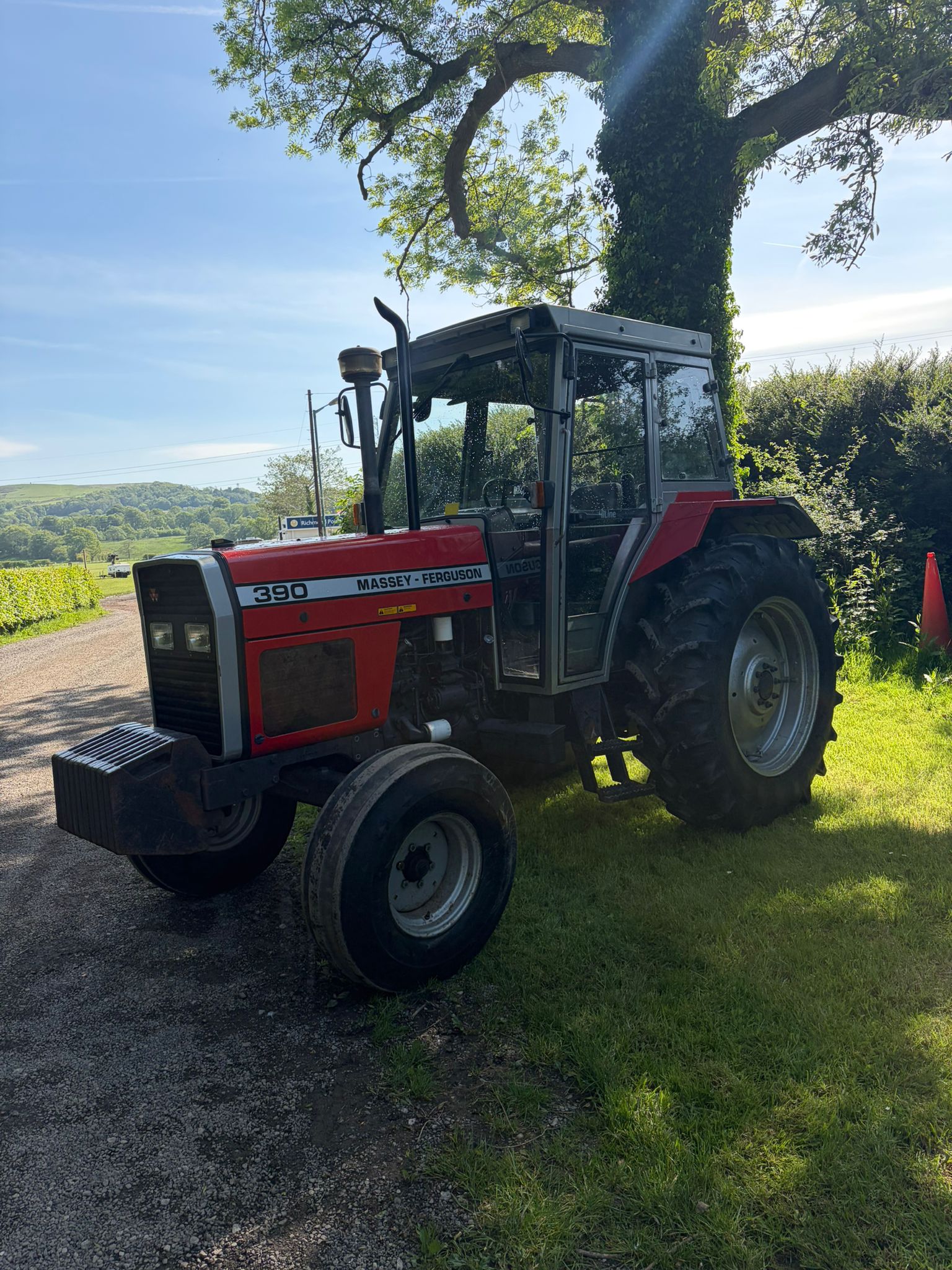 Massey Ferguson 390