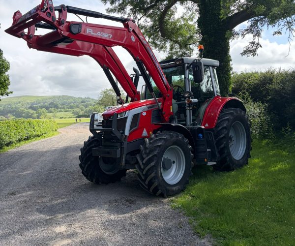 Massey Ferguson 6S.155 + Loader