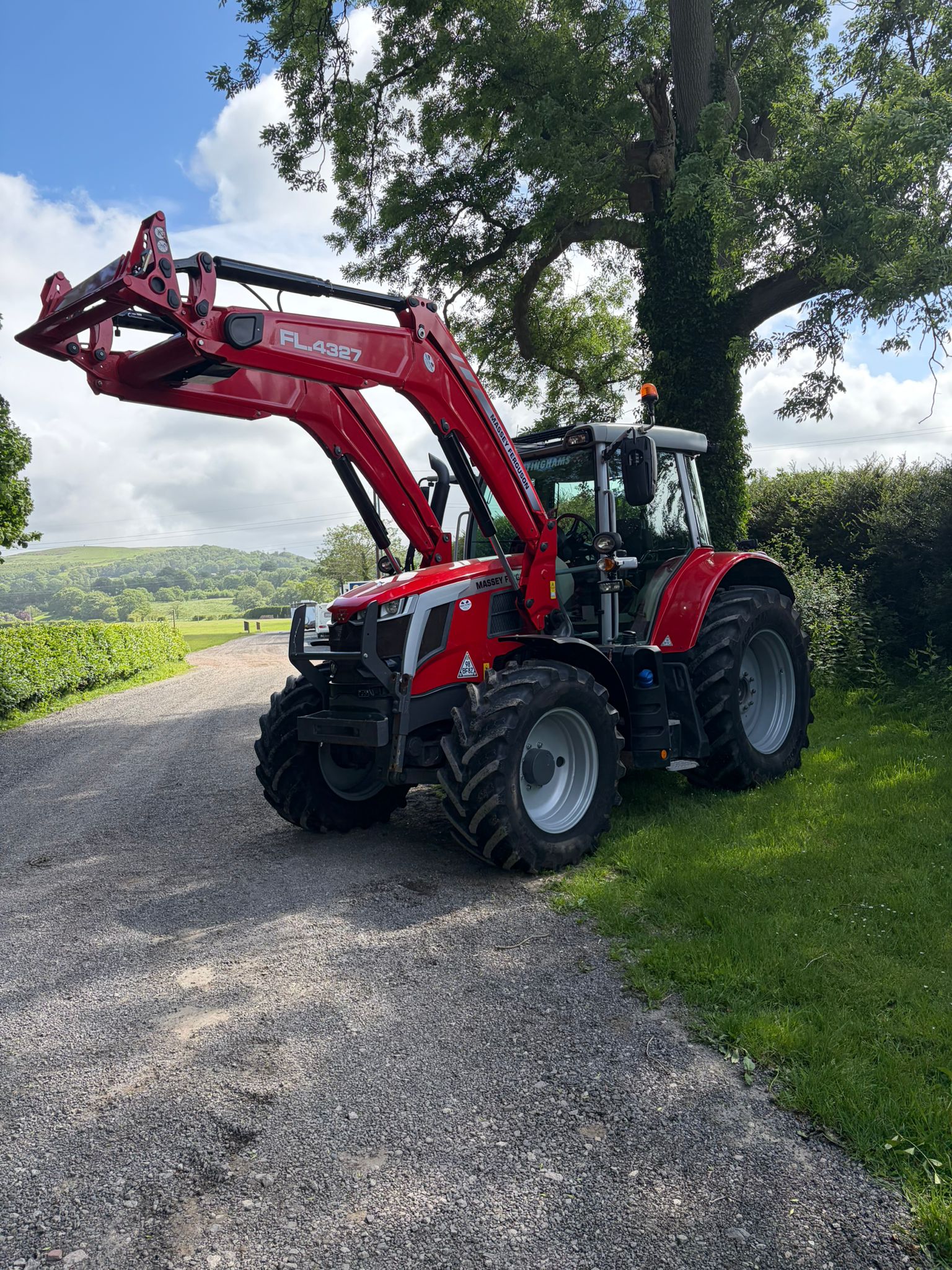 Massey Ferguson 6S.155 + Loader